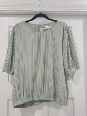 Wonderly Sage Green Plisse Pleated Keyhole Bubble Hem Top Blouse XL